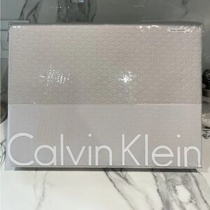 Calvin Klein Oval Bands Blanca Opal light Grey King Coverlet. Brand New!